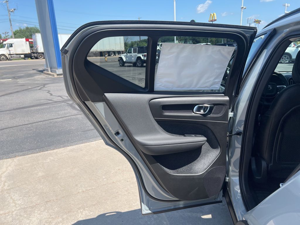 2026 Volvo XC40 Ultra - Photo 28