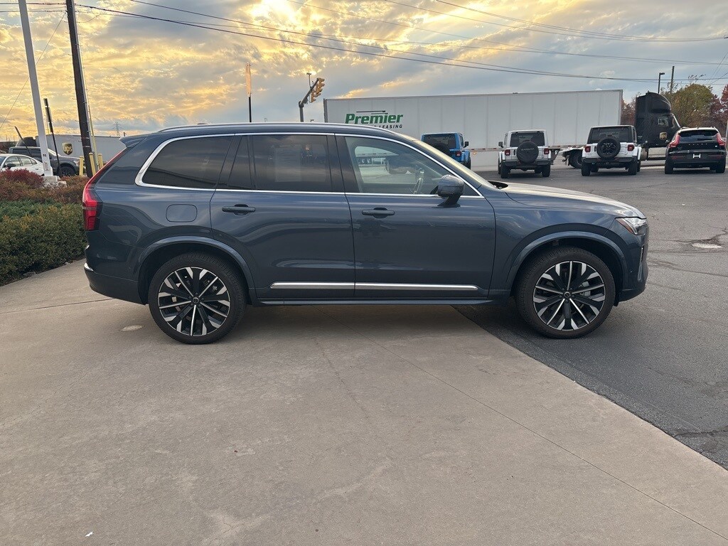 2025 Volvo XC90 Plus photo 4