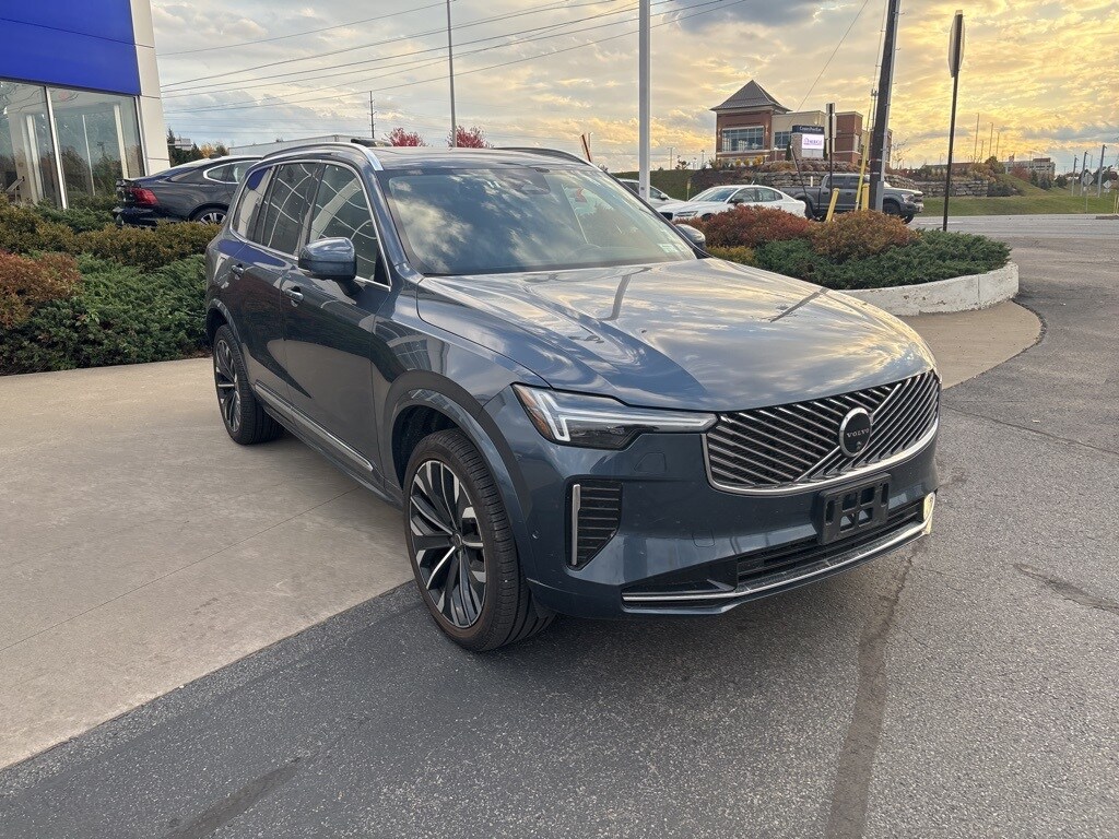 2025 Volvo XC90 Plus photo 3