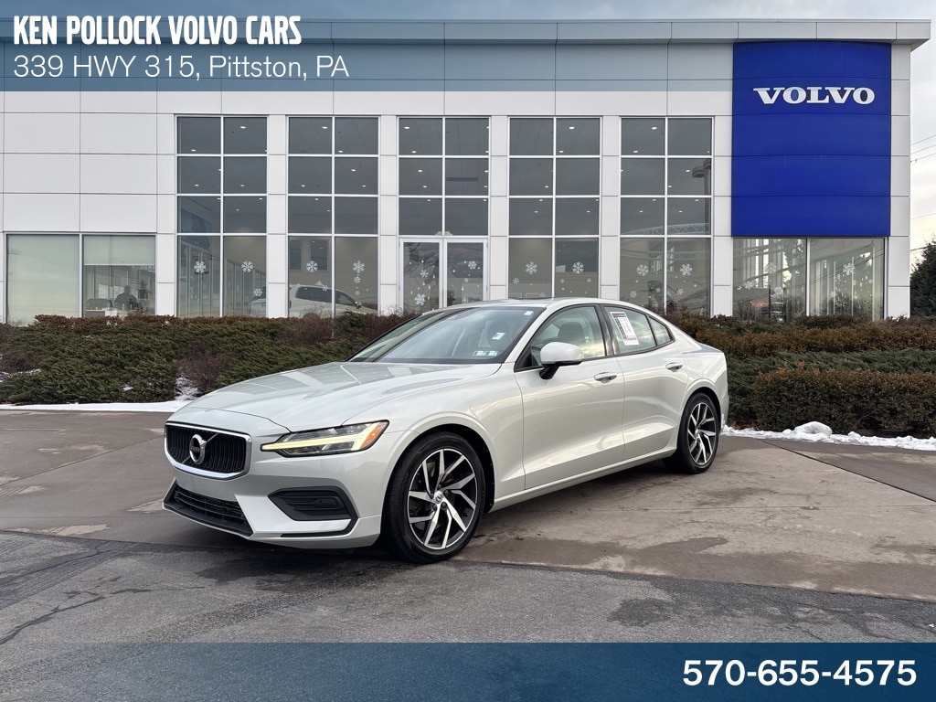 2019 Volvo S60 Momentum's photo