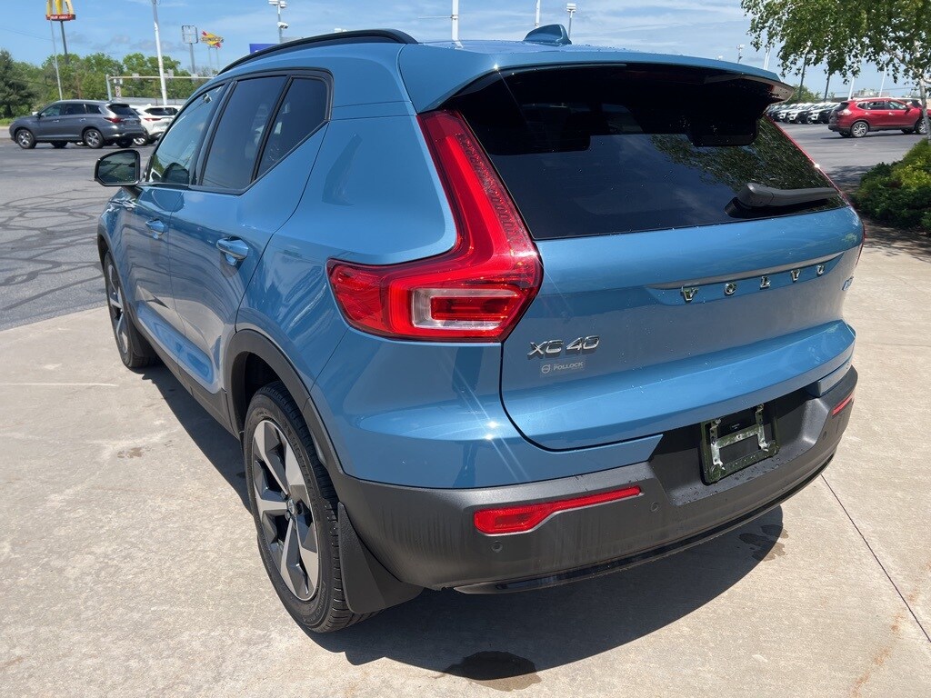 2023 Volvo XC40 Plus photo 3