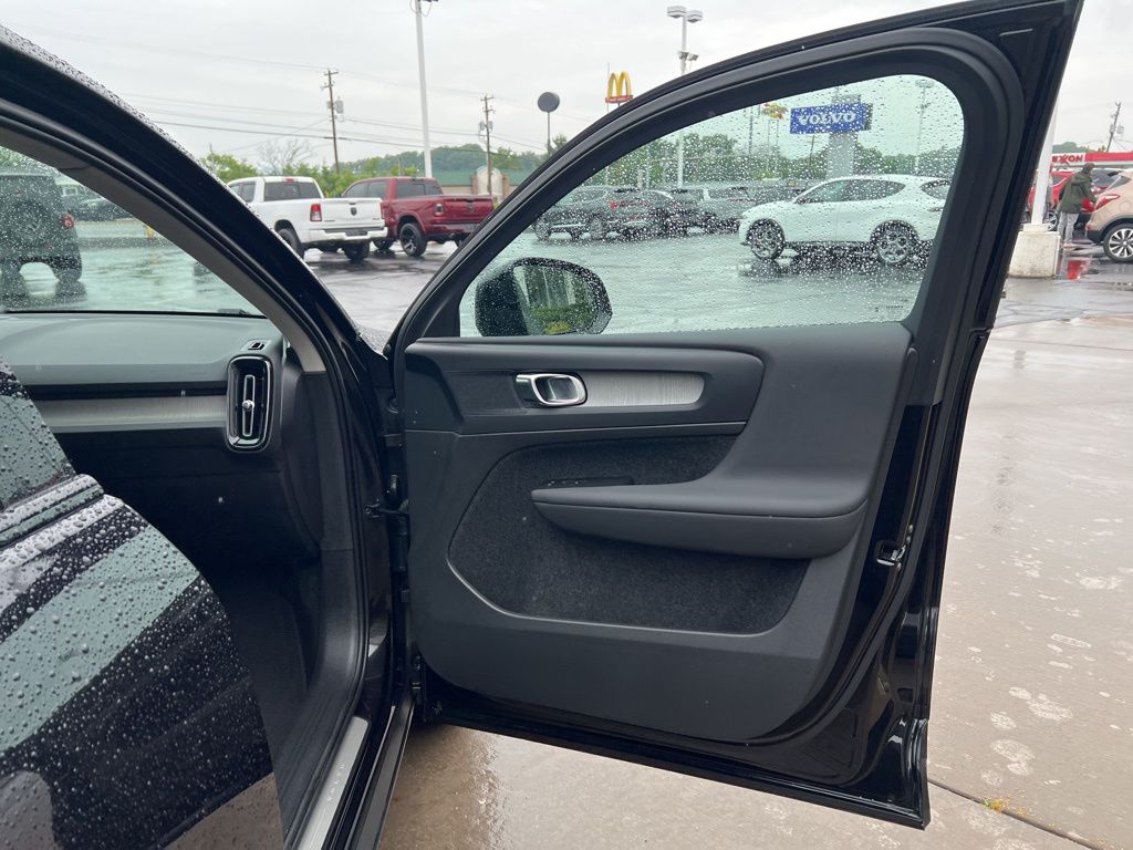 2023 Volvo XC40 Plus - Photo 34