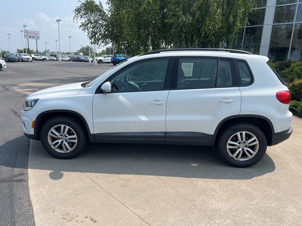 Used 2016 Volkswagen Tiguan R-Line with VIN WVGBV7AX7GW601715 for sale in Pittston, PA