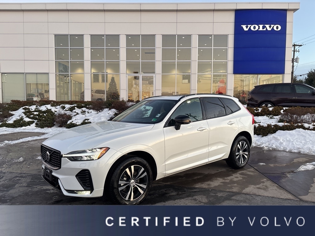 2025 Volvo XC60 Core's photo