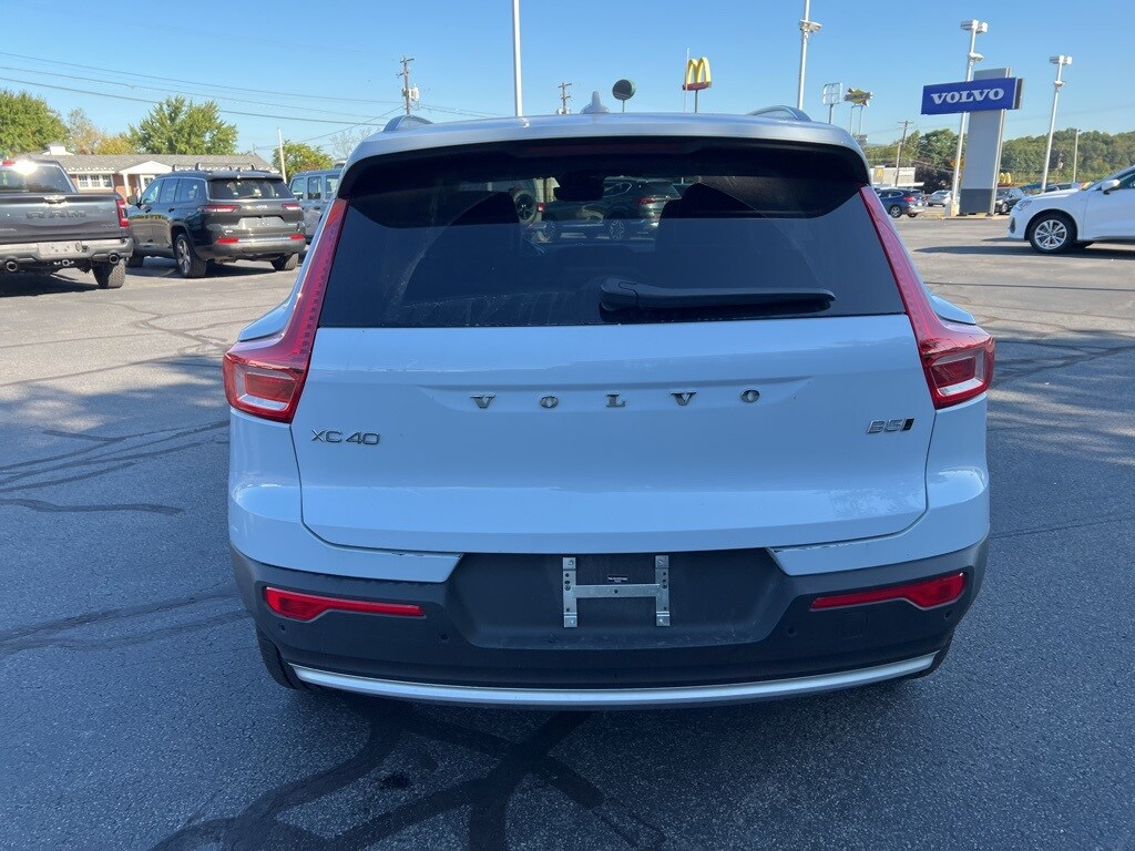 2025 Volvo XC40 Core photo 4