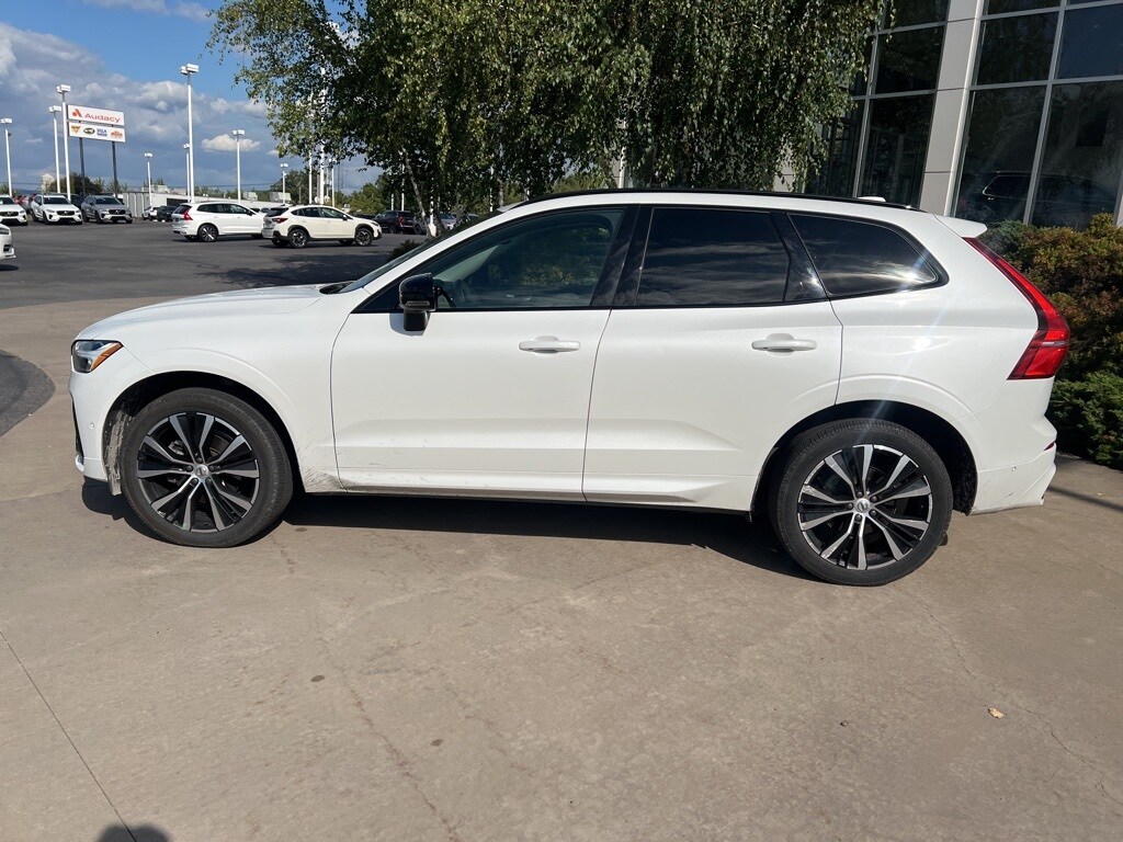 2023 Volvo XC60 B5 Plus photo 2