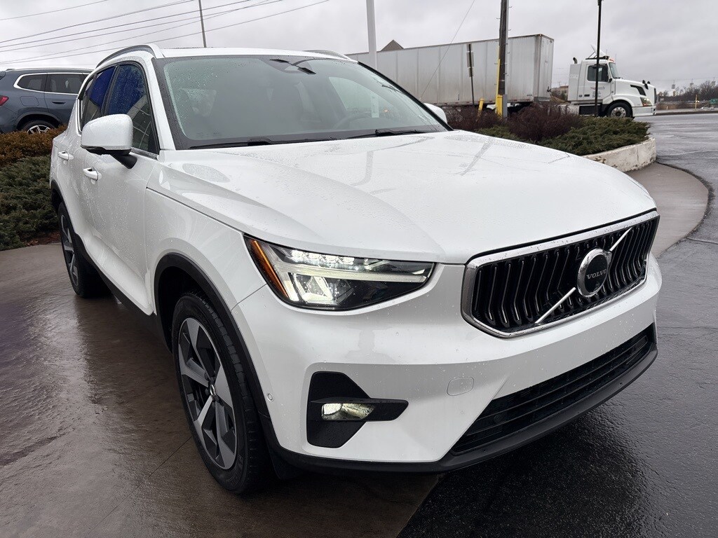 Used 2024 Volvo XC40 B5 Plus Bright Theme SUV