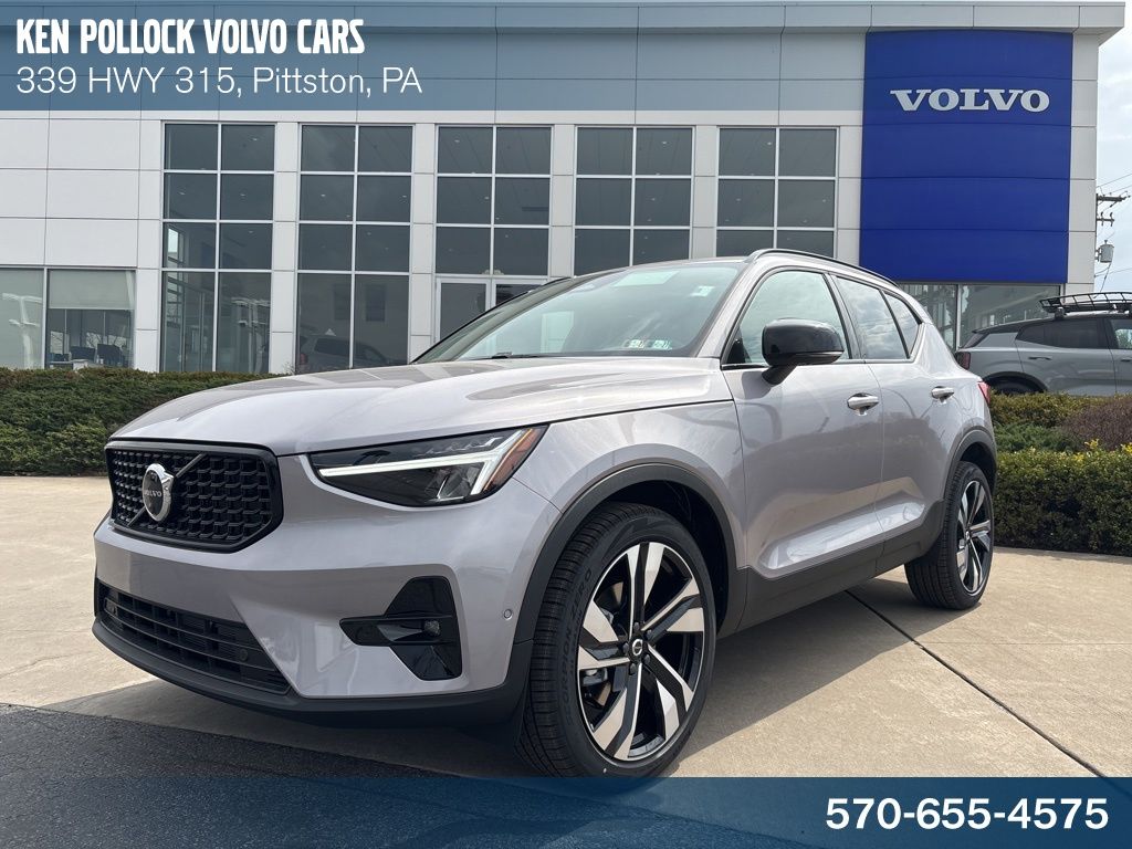 2026 Volvo XC40 SUV 