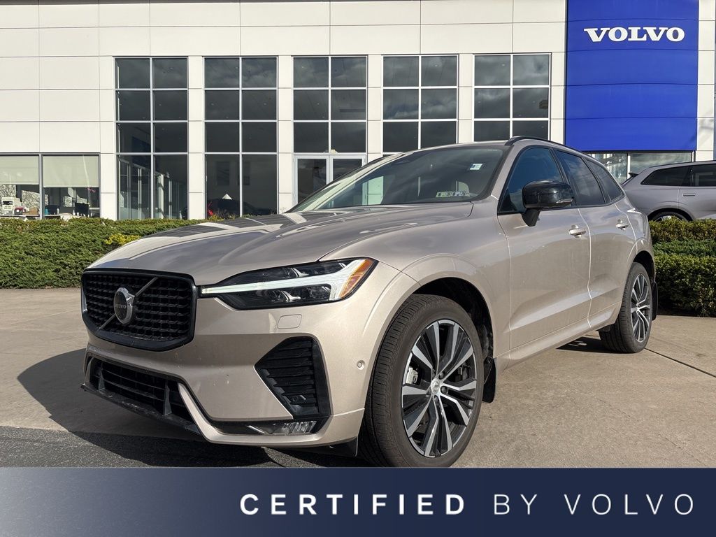 2024 Volvo XC60 B5 Plus Dark Theme AWD's photo