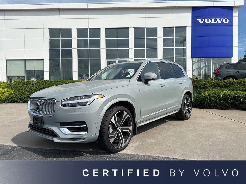 2024 Volvo XC90 B6 Ultimate 7-Seater Bright theme 4WD's photo