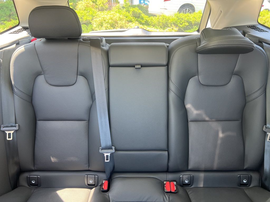 2025 Volvo XC60 Plus - Photo 27