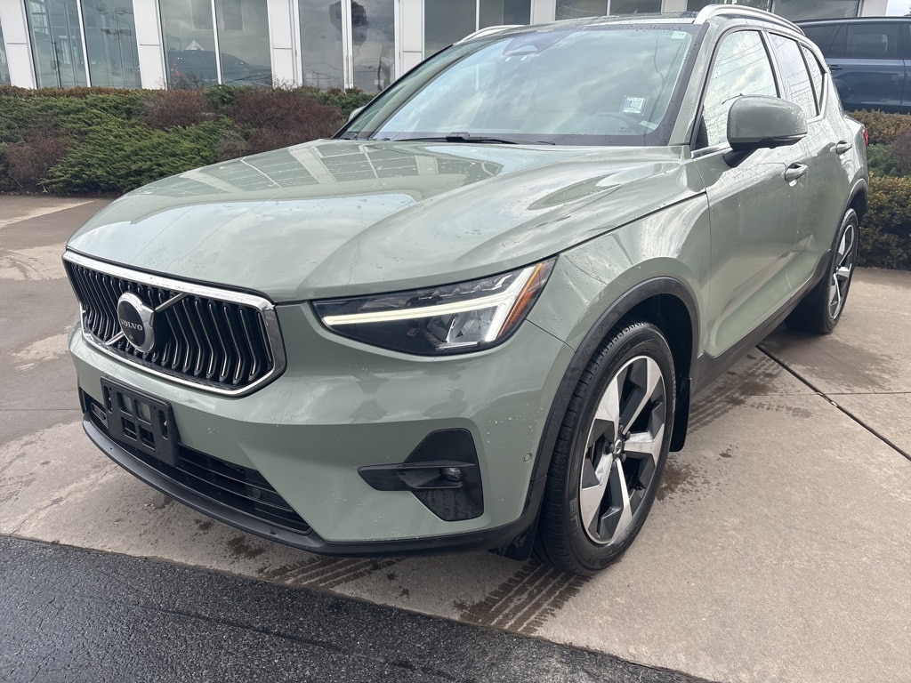 Certified 2023 Volvo XC40 B5 Plus Bright Theme SUV