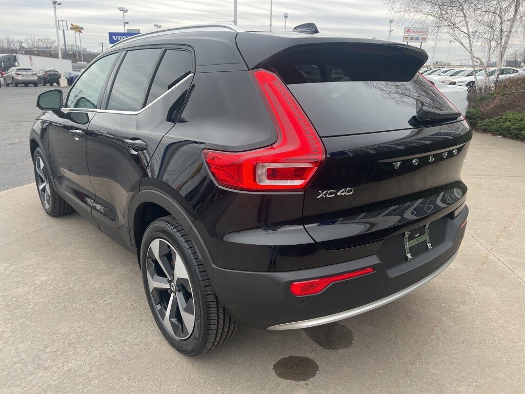 2025 Volvo XC40 Core photo 3