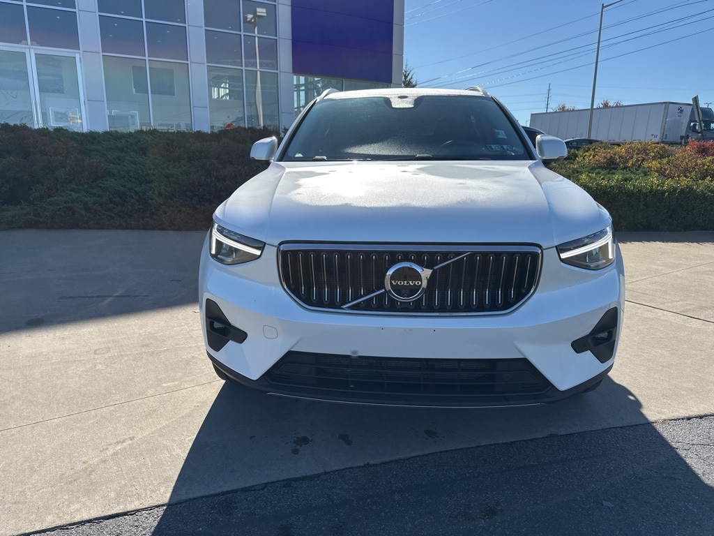 Certified 2025 Volvo XC40 B5 Plus Bright Theme SUV