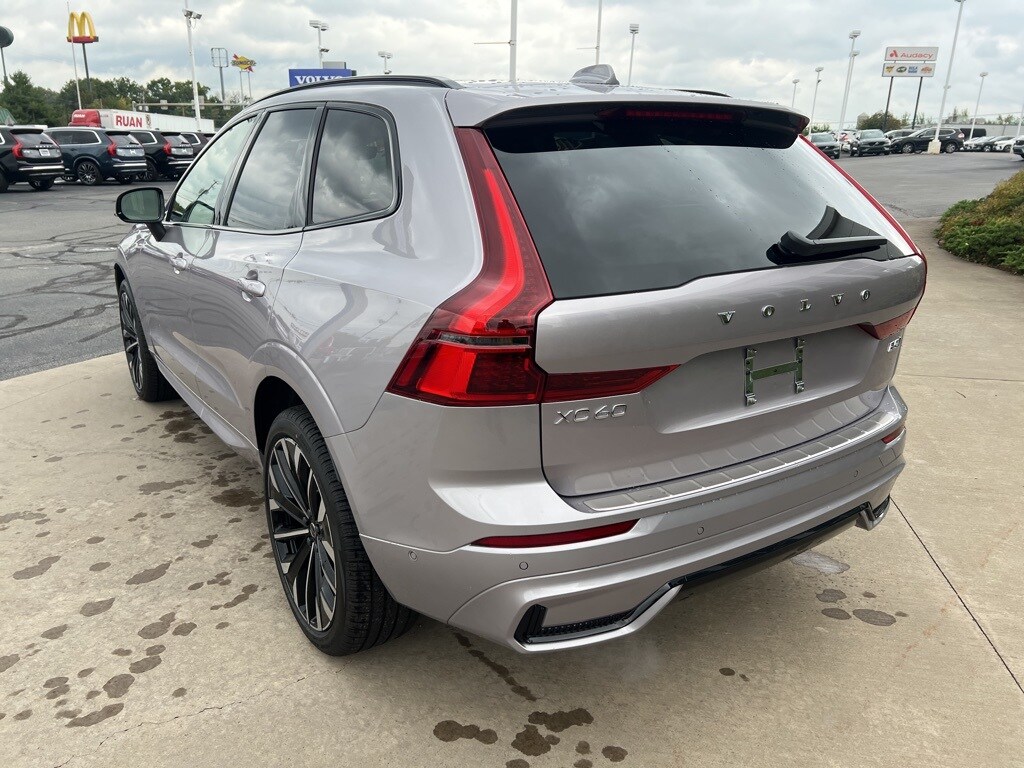 2026 Volvo XC60 B5 photo 4