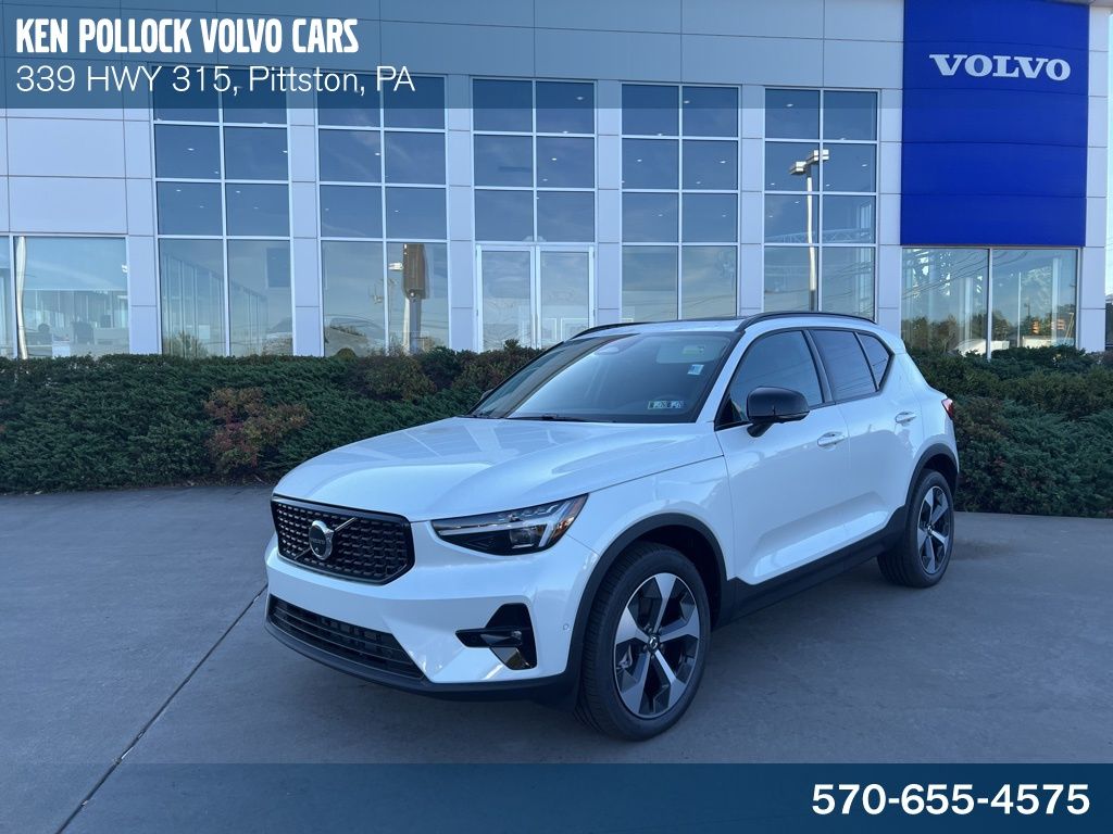 2026 Volvo XC40 SUV 