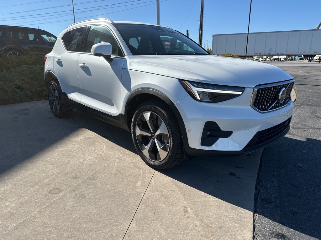 Certified 2025 Volvo XC40 B5 Plus Bright Theme SUV