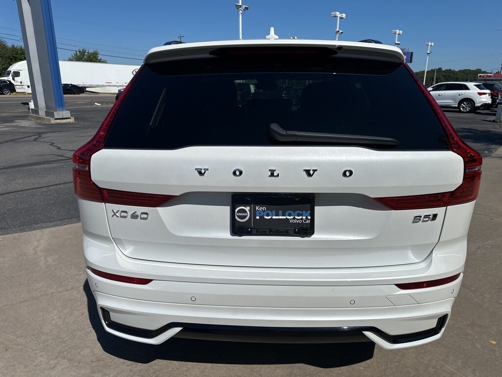 2025 Volvo XC60 B5 Plus photo 4