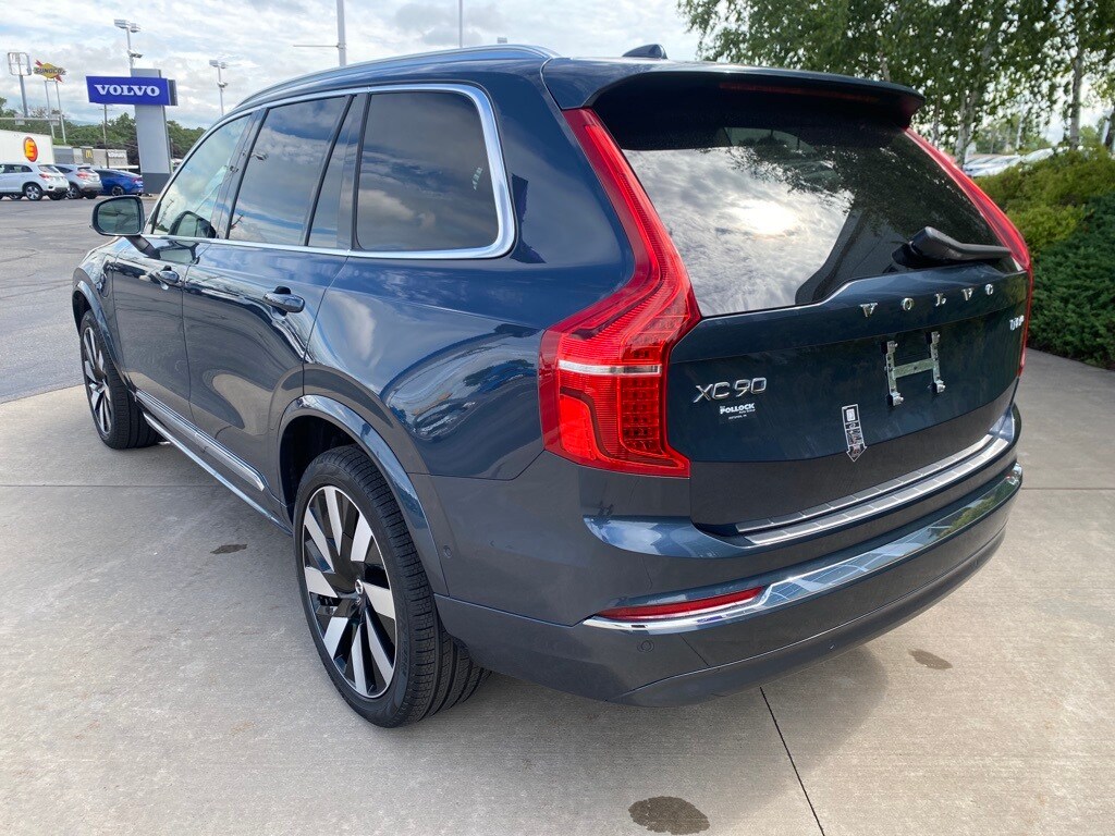 2025 Volvo XC90 T8 Plus photo 3