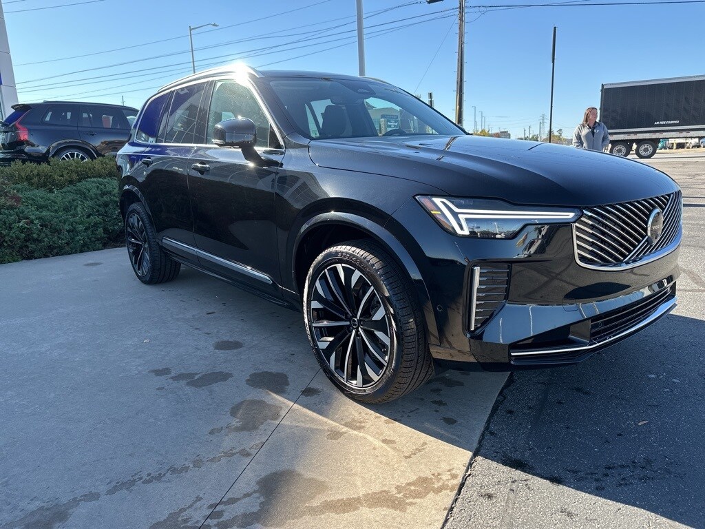 2026 Volvo XC90 Plus photo 3