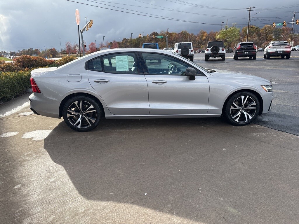 2025 Volvo S60 B5 Core photo 4