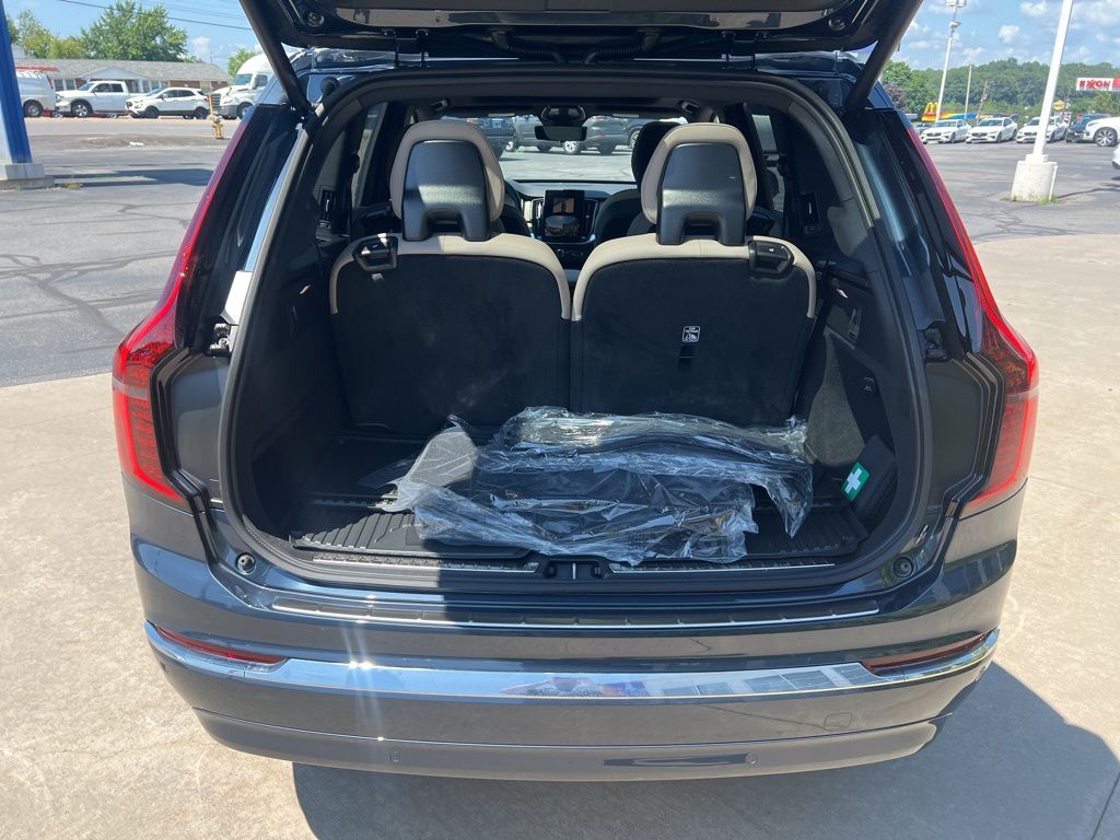 2026 Volvo XC90 Plus - Photo 33