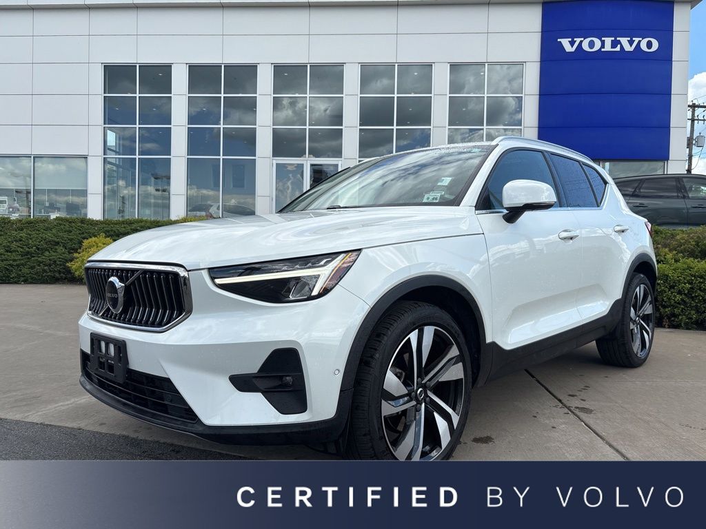 2024 Volvo XC40 B5 Plus Bright AWD's photo