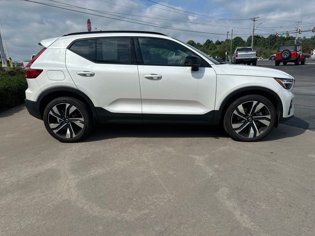 Used 2024 Volvo XC40 Ultimate SUV