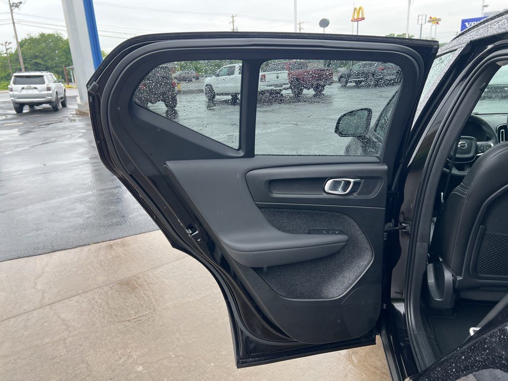 2023 Volvo XC40 Plus - Photo 27