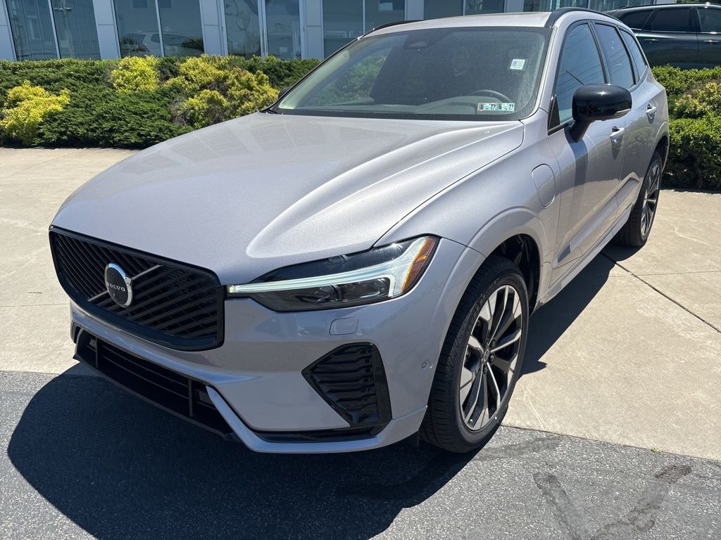 New 2026 Volvo XC60 plug-in hybrid T8 Plus SUV