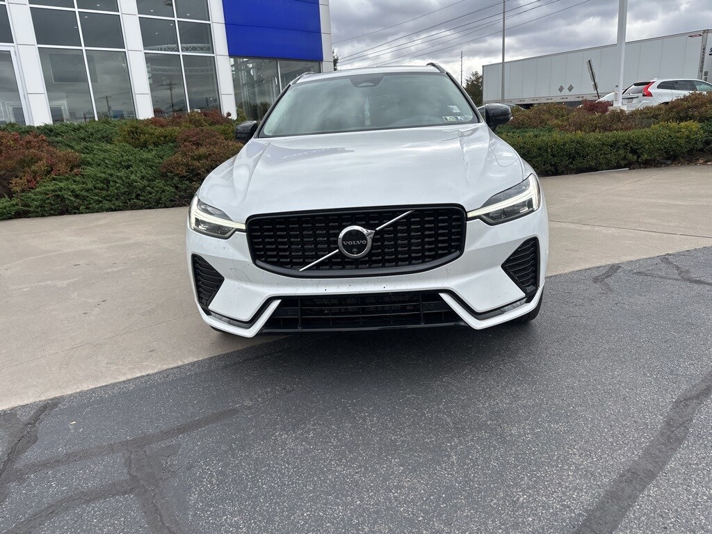 2024 Volvo XC60 B5 Plus photo 2