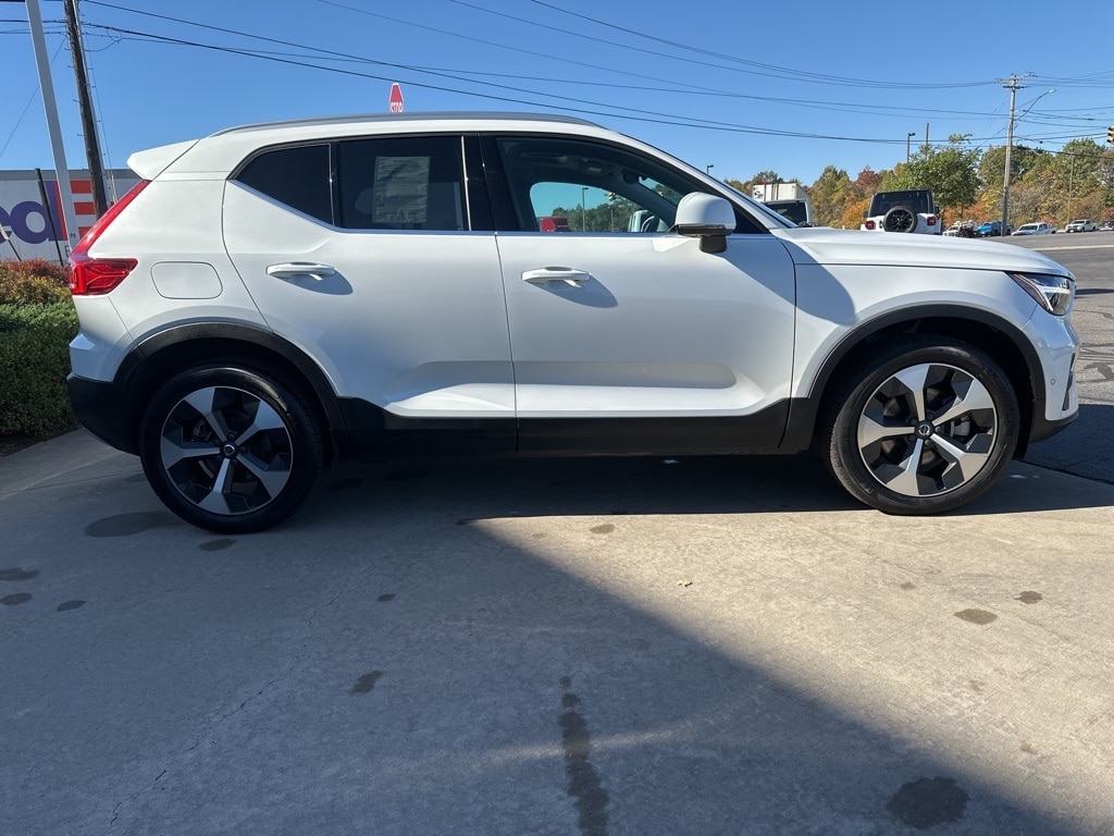 Certified 2025 Volvo XC40 B5 Plus Bright Theme SUV