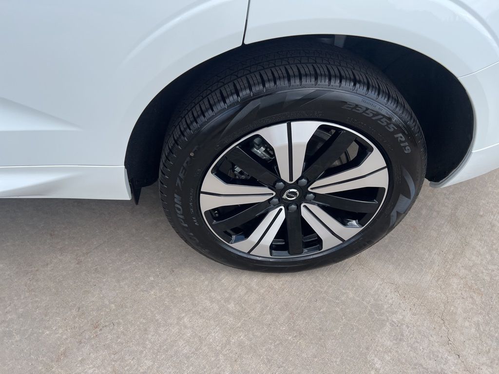 2025 Volvo XC60 Plus - Photo 10