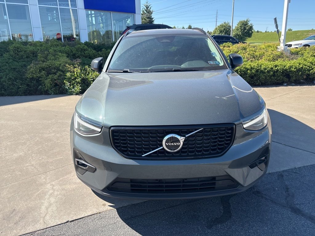 New 2026 Volvo XC40 B5 Ultra SUV