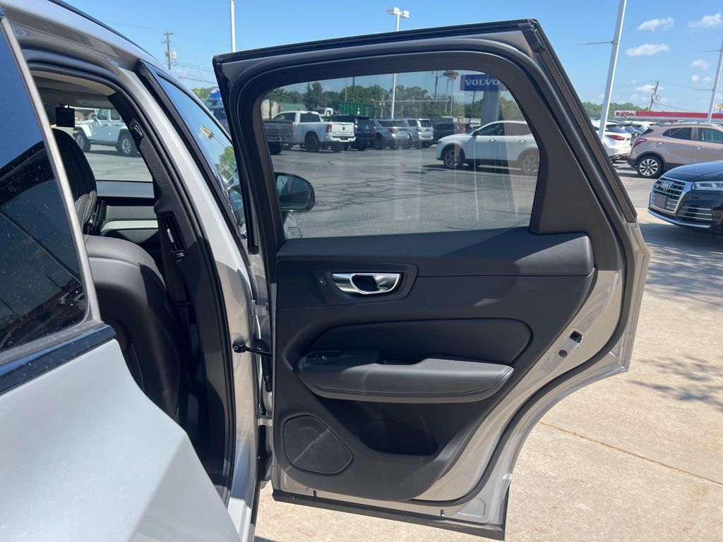 2025 Volvo XC60 Plus - Photo 34