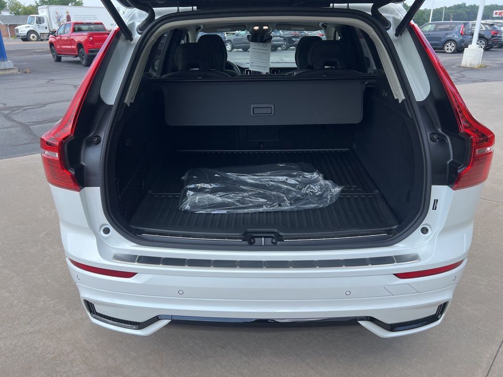 2025 Volvo XC60 Plus - Photo 29