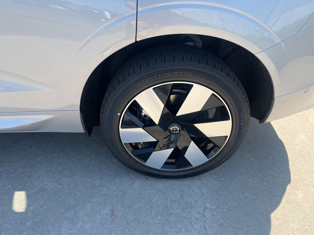 2025 Volvo XC60 Plus - Photo 10