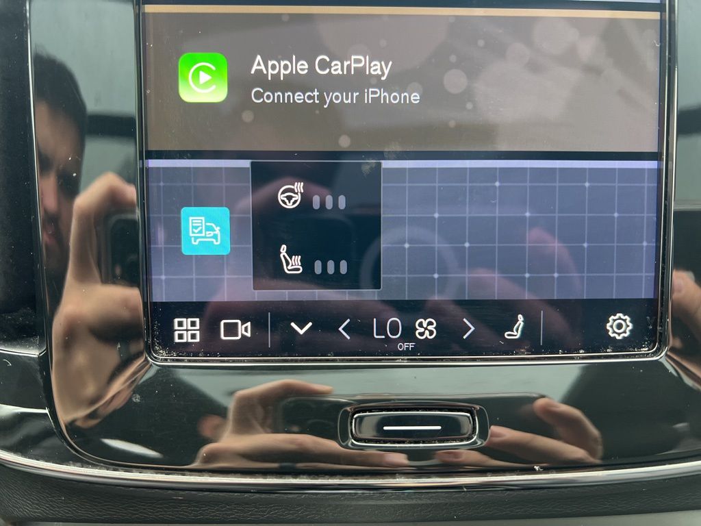 2023 Volvo XC40 Plus - Photo 23