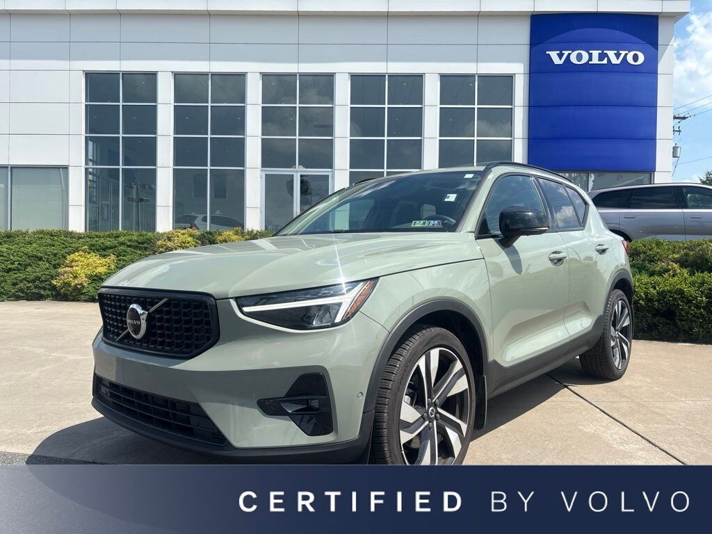 Used 2024 Volvo XC40 B5 Plus Dark Theme SUV