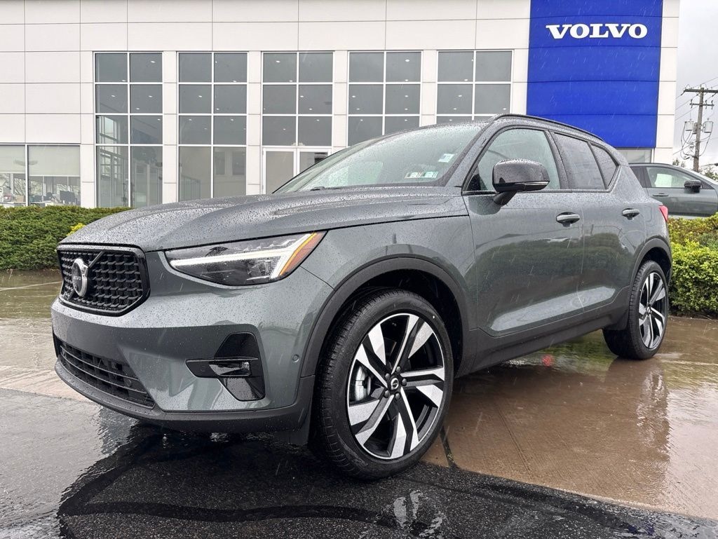New 2026 Volvo XC40 B5 Plus SUV