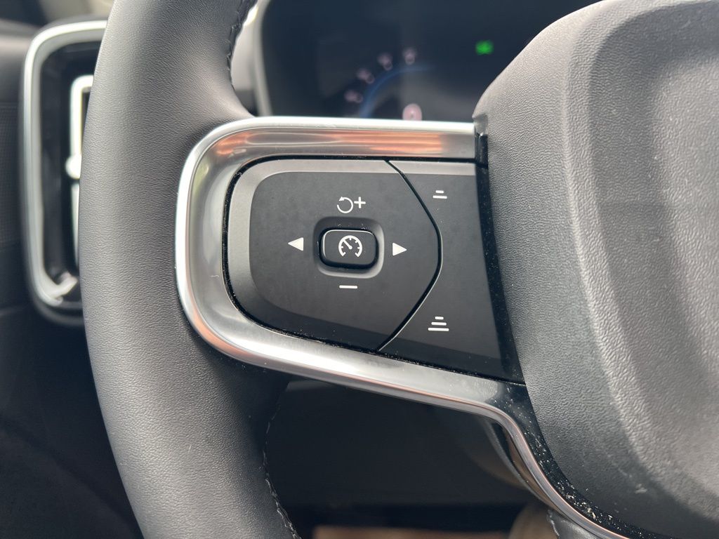 2023 Volvo XC40 Plus - Photo 17