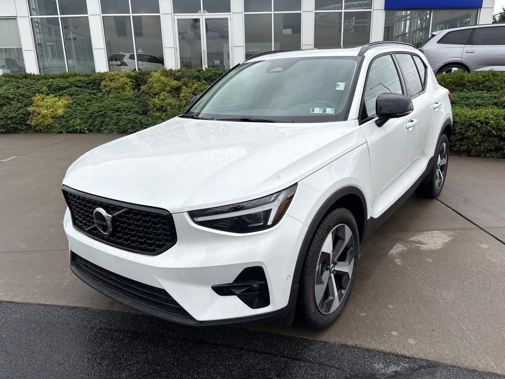 New 2026 Volvo XC40 B5 Plus SUV