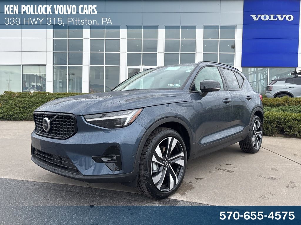 2026 Volvo XC40 SUV 