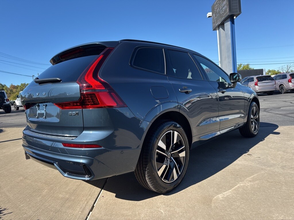 2026 Volvo XC60 B5 Plus photo 2