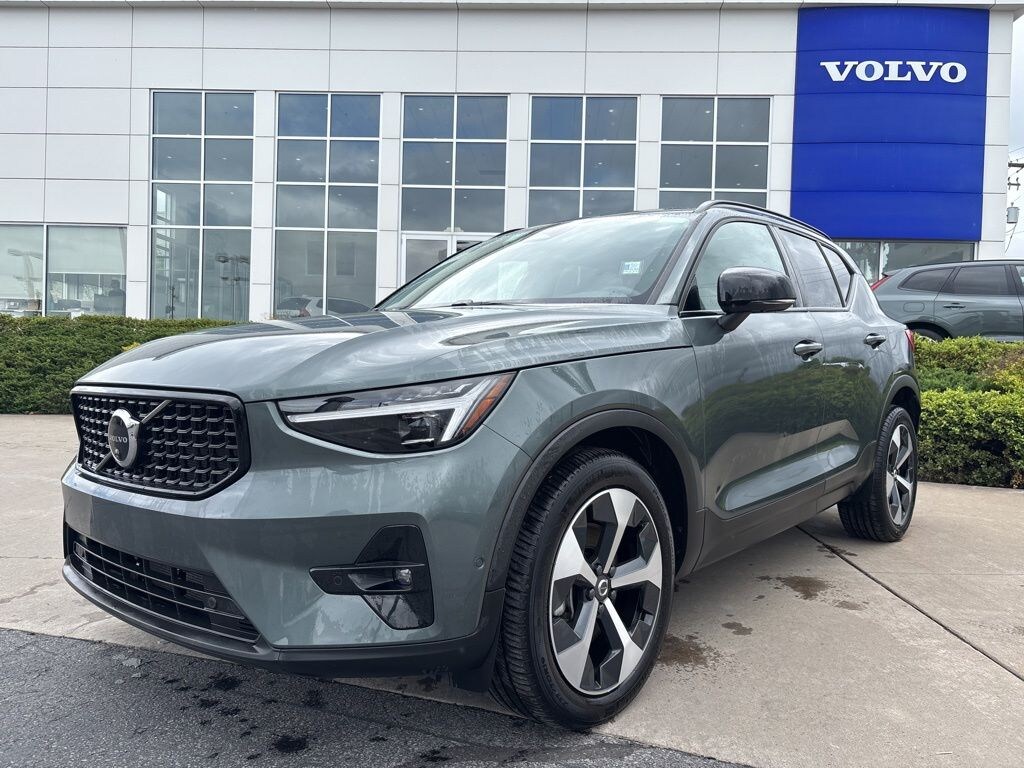 Used 2026 Volvo XC40 B5 Plus SUV