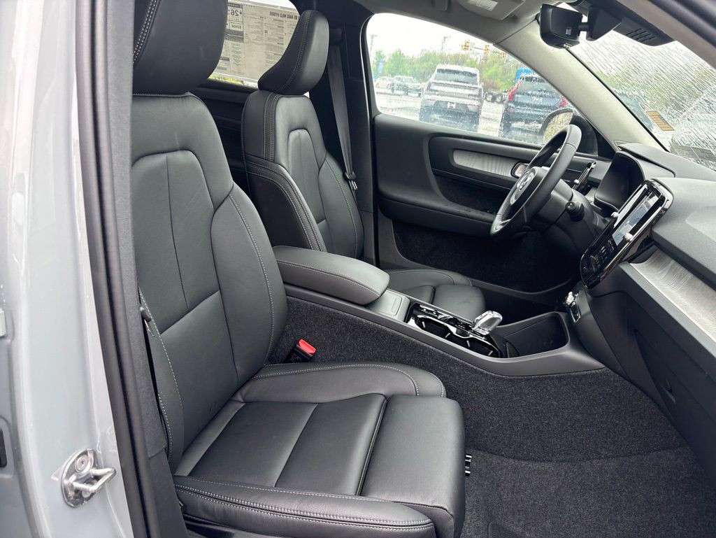 2026 Volvo XC40 Ultra - Photo 42