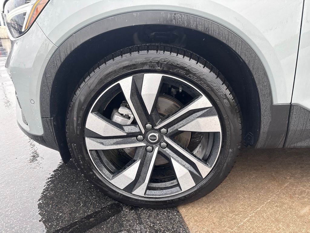 2026 Volvo XC40 Ultra - Photo 11