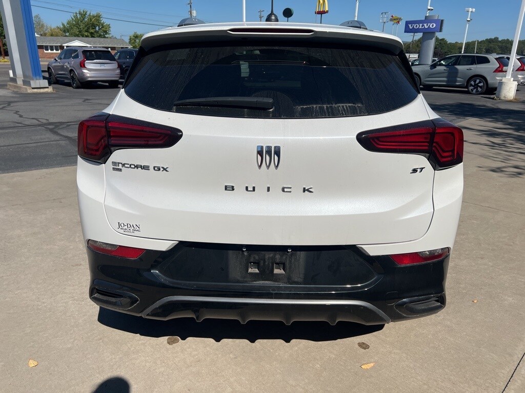 2024 Buick Encore GX Sport Touring photo 2
