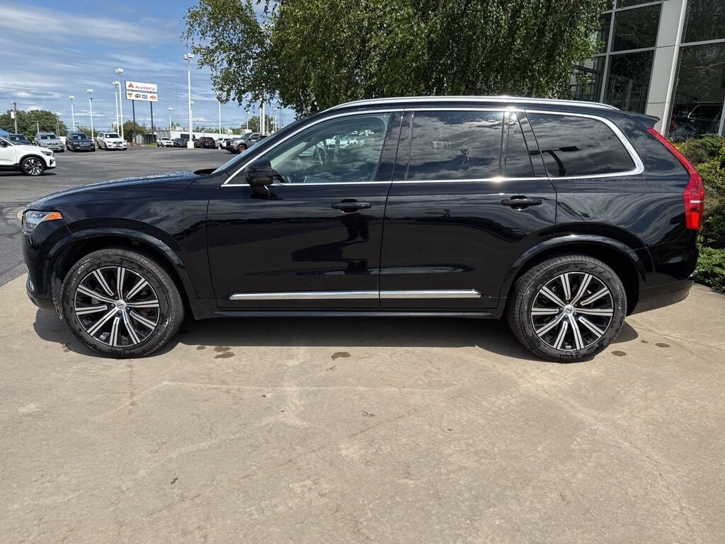 2025 Volvo XC90 B5 Core photo 2