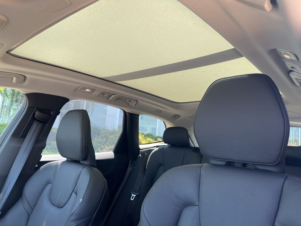 2025 Volvo XC60 Plus - Photo 16